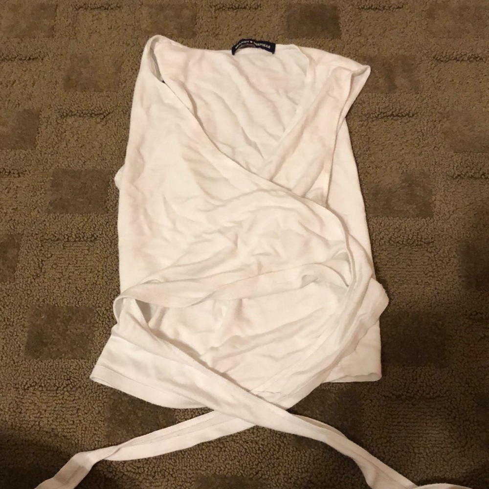 BRANDY MELLVILLE WRAP TOP